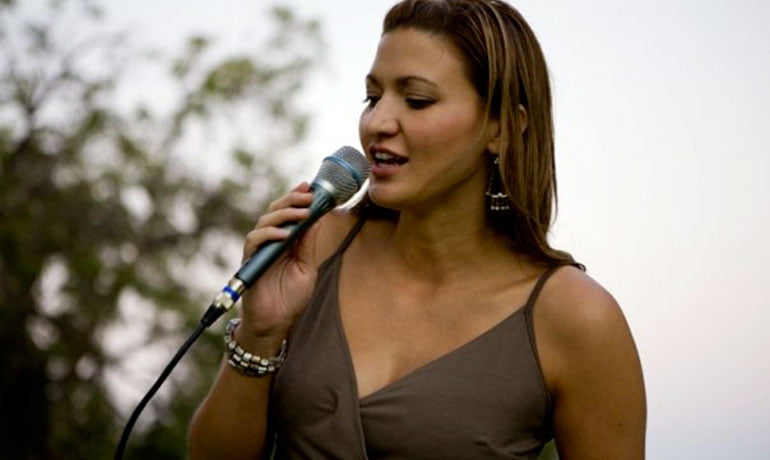 Felicity Visic performance photograph