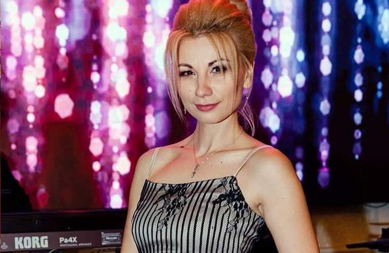 Katerina Babalyuk performance photograph